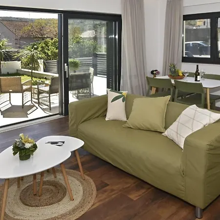 Historic Village Apartment Slatine