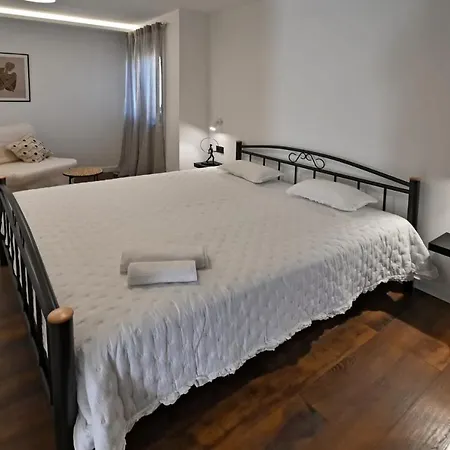 Historic Village Apartment *