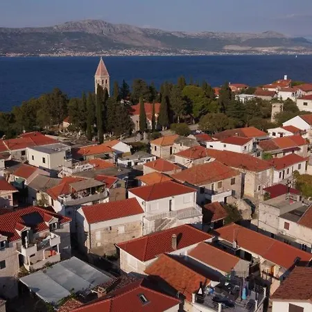 Historic Village Apartment Slatine