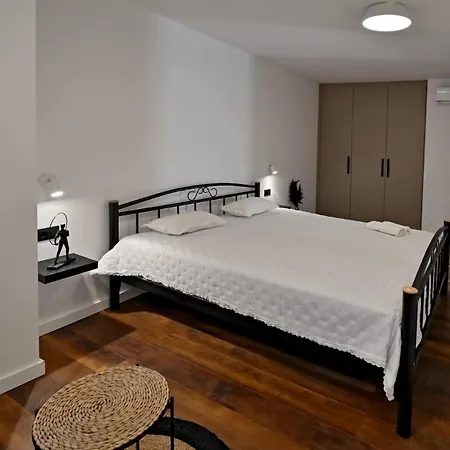 Historic Village Apartment Slatine