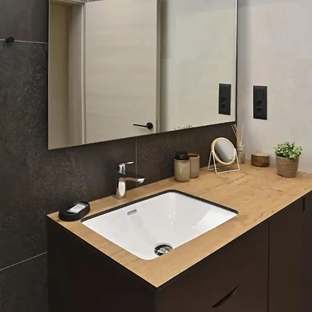 Historic Village Apartment *